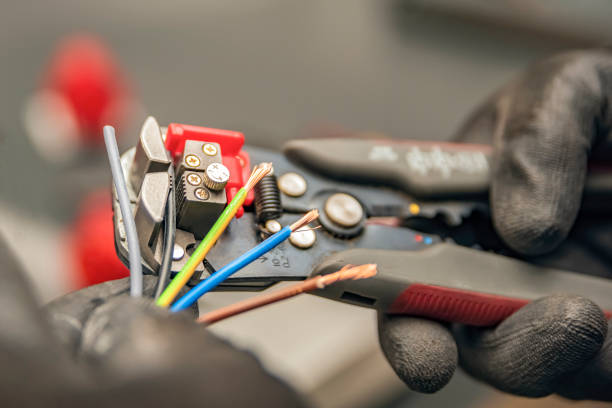 Best Circuit Breaker Repair  in Como, WI